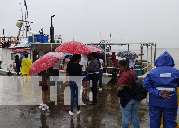 Foto: Retorno de marinos que naufragaron en el Caribe Sur / TN8