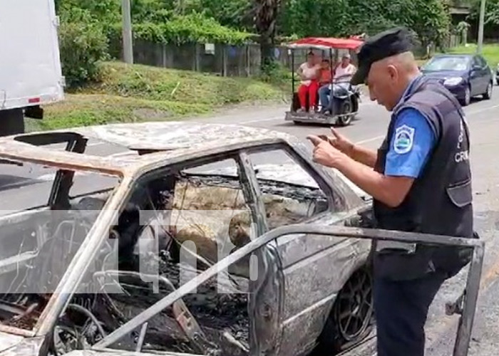 Foto: Vehículo en llamas en la Cuesta El Plomo / TN8