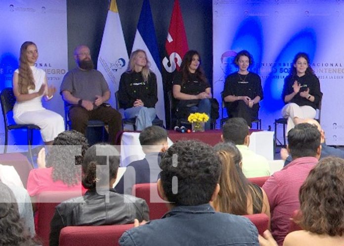 Foto: Encuentro e intercambio de RT En Español con estudiantes de comunicación / TN8