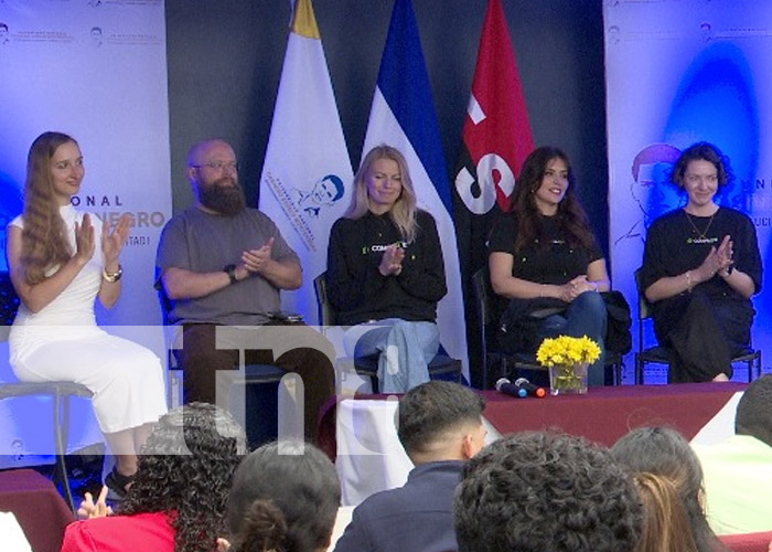 Foto: Encuentro e intercambio de RT En Español con estudiantes de comunicación / TN8