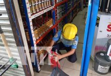 Foto: Inspección de los bomberos en el Mercado Israel Lewites / TN8