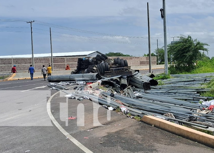 Foto: Vuelco de rastra en la zona de San Benito, Tipitapa / TN8