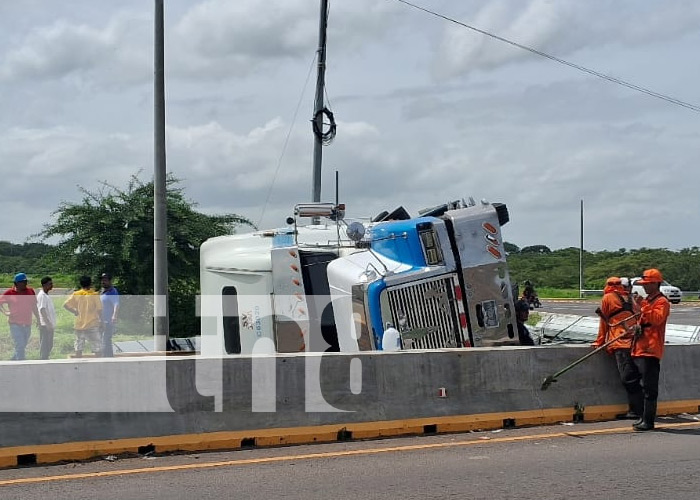 Foto: Vuelco de rastra en la zona de San Benito, Tipitapa / TN8