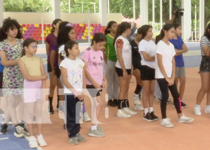 Foto: Academia de voleibol en el parque Las Piedrecitas / TN8