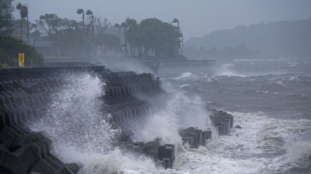 Foto: Japón emite máxima alerta por tifón Shanshan en la isla de Kyushu