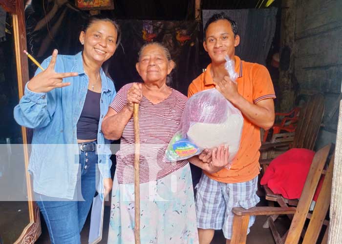 Foto: Gobierno entrega paquetes alimenticios a las familias de la Isla de Ometepe