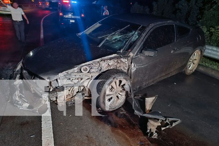 Conductor se estrella contra cabezal en Carretera Vieja a León