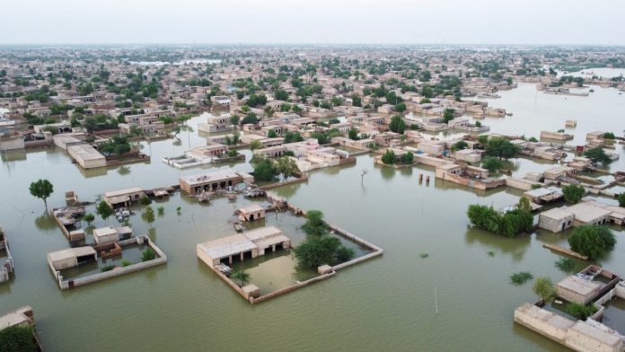 Foto: La segunda ciudad más poblada de Pakistán inundada tras fuerte lluvia/Créditos