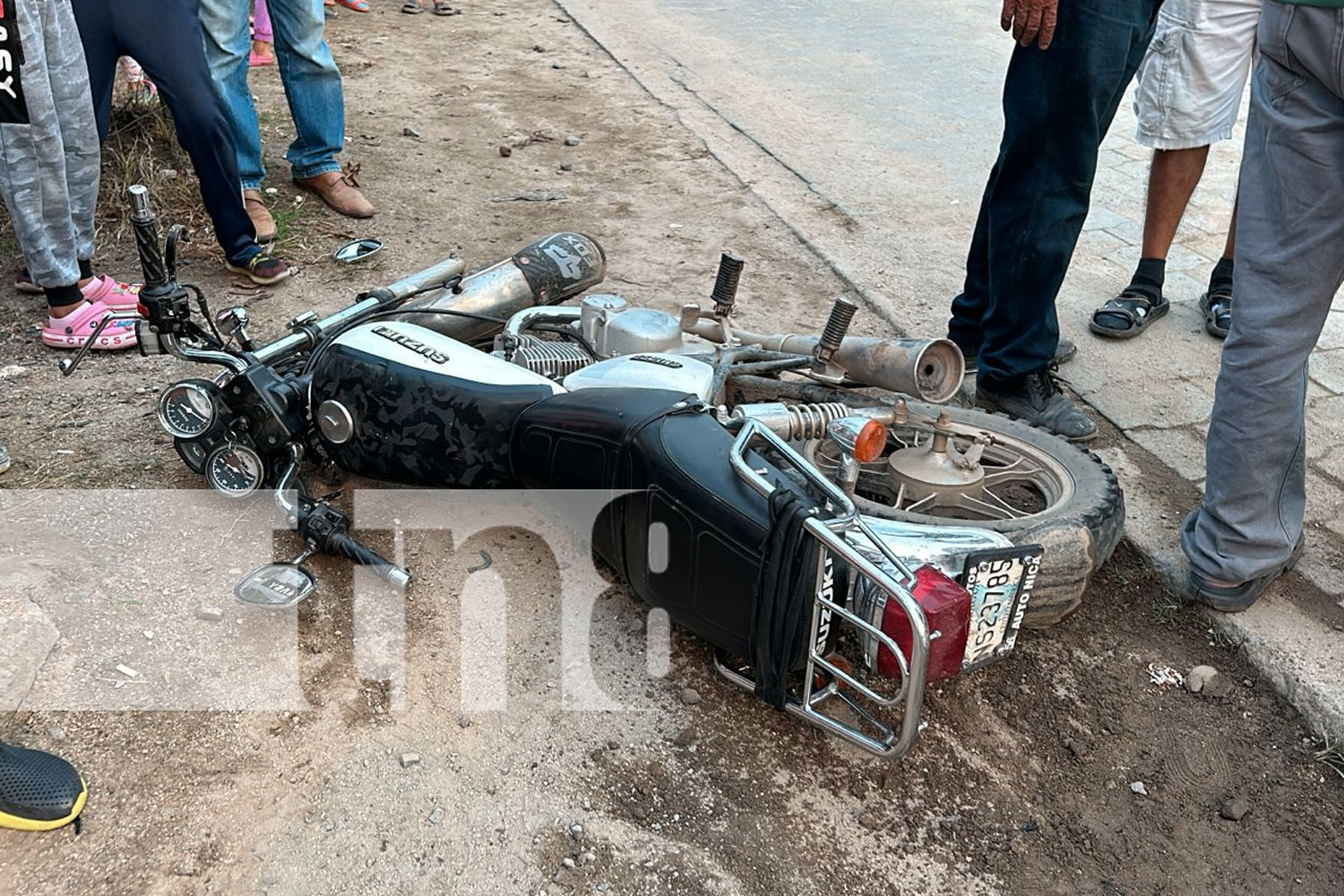 Foto: Tres heridos en choque entre motocicleta y taxi en Jalapa/TN8