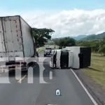 Foto: Daños materiales deja camión volcado en carretera Panamericana Norte/TN8