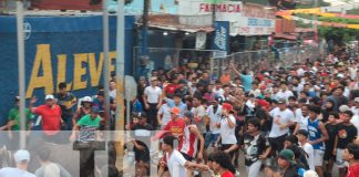 Foto: ¡Ahí viene el toro muco! Tradicional corrida de toros en el barrio San José Oriental/TN8