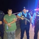 Foto: Policía Nacional captura y entrega a mujer, miembro de la MS-13 buscada en El Salvador /Cortesía