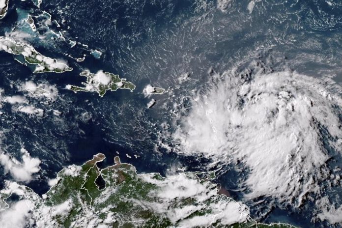 Foto: Tormenta Ernesto se acerca a Puerto Rico con riesgo de convertirse en huracán