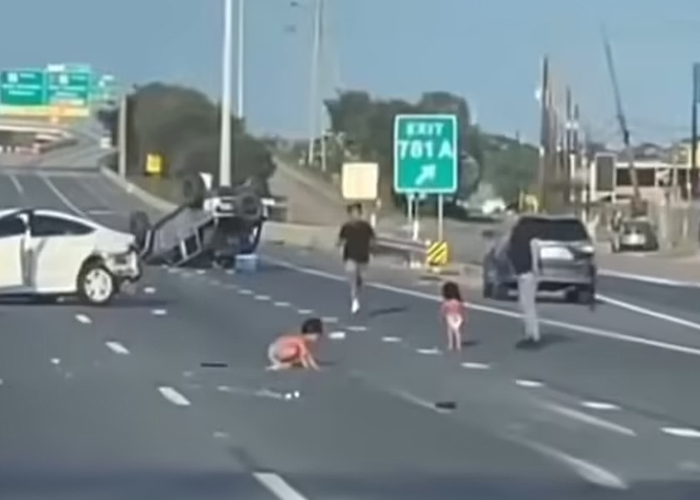 Foto: En Estados Unidos, dos bebés en pañales en medio de una autopista en el estado de Texas/Cortesía