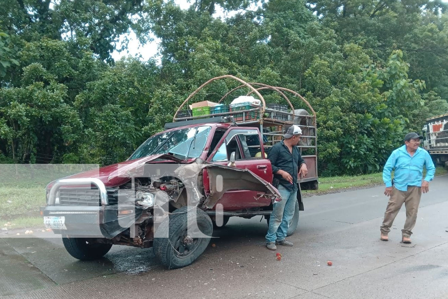 Foto: Accidente de transito en Río Blanco entre camioneta y camino/ TN8