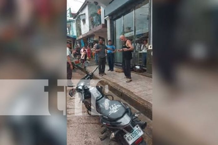 Foto: ¡Indignación en Bluefields! En plena vía pública un sujeto trato de estrangular a un perro/TN8