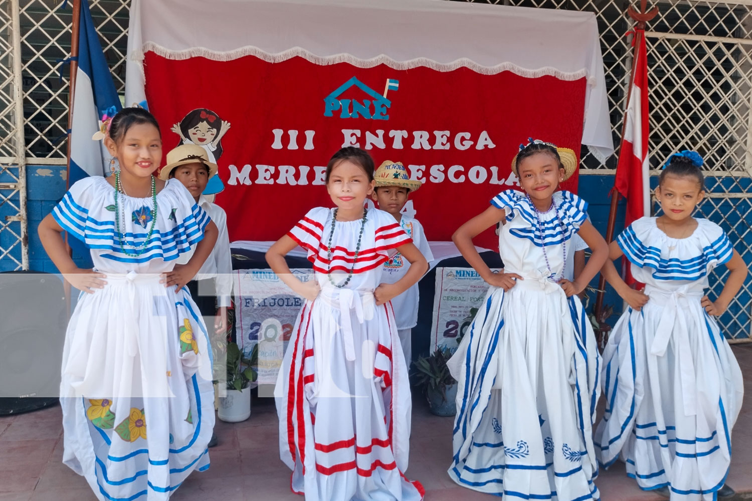 Foto: Estudiantes del Centro Primario Koskooster reciben con alegría la última entrega de merienda escolar en Ometepe