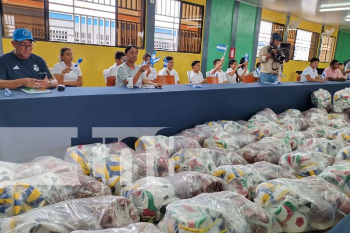 Foto: MINED entrega útiles deportivos para promover el deporte escolar