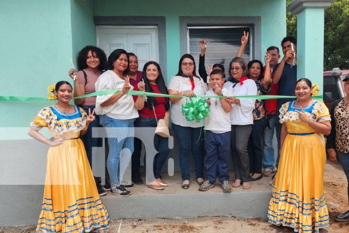 Foto: Familias de León felices con sus nuevas viviendas /TN8