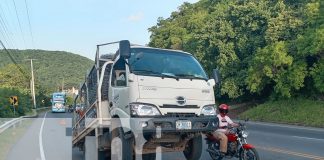 Foto: Camión en la cuesta El Plomo casi provoca un accidente por sobrepeso/TN8