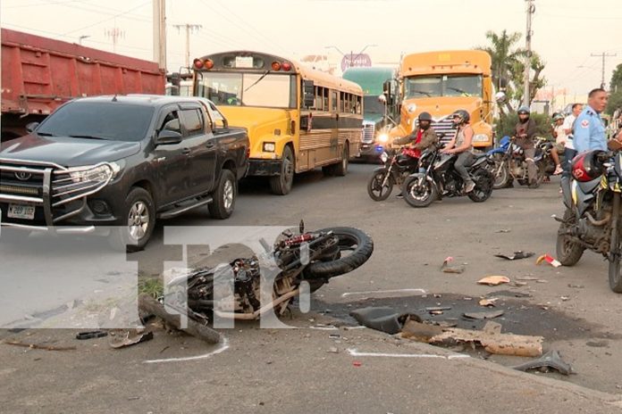 Foto: Motociclista sobrevive tras colisión con furgón en la Carretera Norte, Managua/TN8