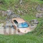 Foto: Conductor sobrevive tras caer de puente en Jalapa/TN8