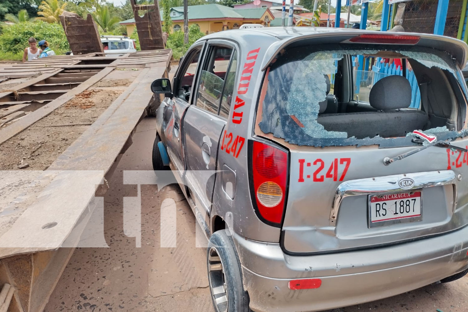 Foto: Colisión entre rastra, taxi y motocicleta en Bluefields /TN8