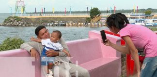 Familias disfrutan del Parque de la Alegría en el Puerto Salvador Allende, Managua