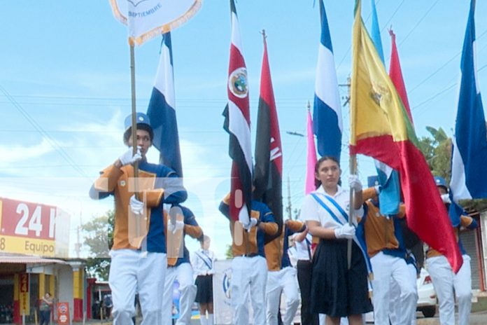 Foto: segundo desfile cívico en honor al mes patrio/TN8