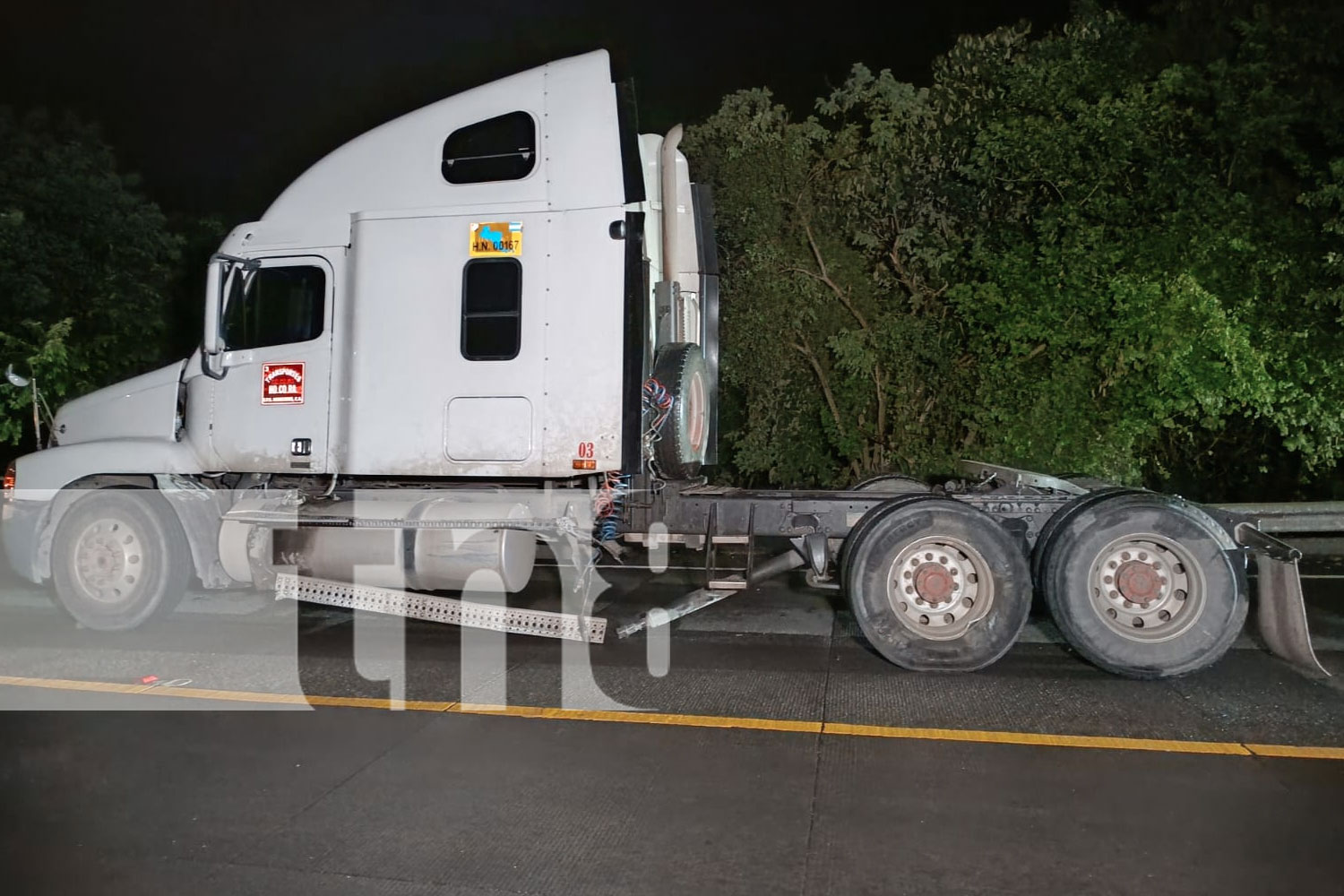 Conductor se estrella contra cabezal en Carretera Vieja a León