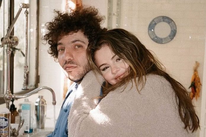 Foto: Selena Gomez aumenta especulaciones de compromiso con Benny Blanco/Cortesía