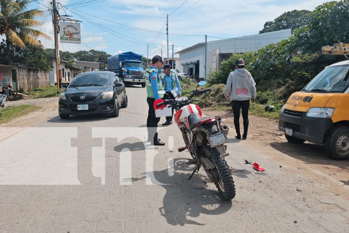 Foto: Motociclista resulta con lesiones leves tras colisión con camión en Jalapa/TN8