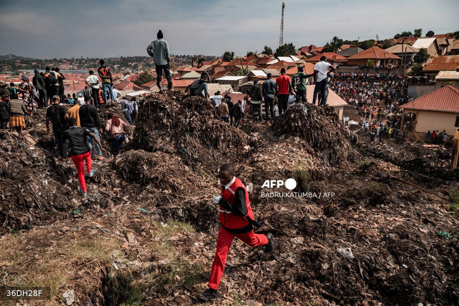 Foto: Aumenta a 18 el número de muertos por derrumbe de vertedero en Kiteezi, Uganda/ Cortesía