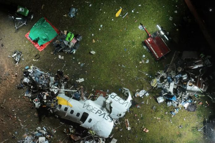 Foto: Finalizan las labores de rescate tras accidente aéreo en Vinhedo, Sao Paulo/ Cortesía