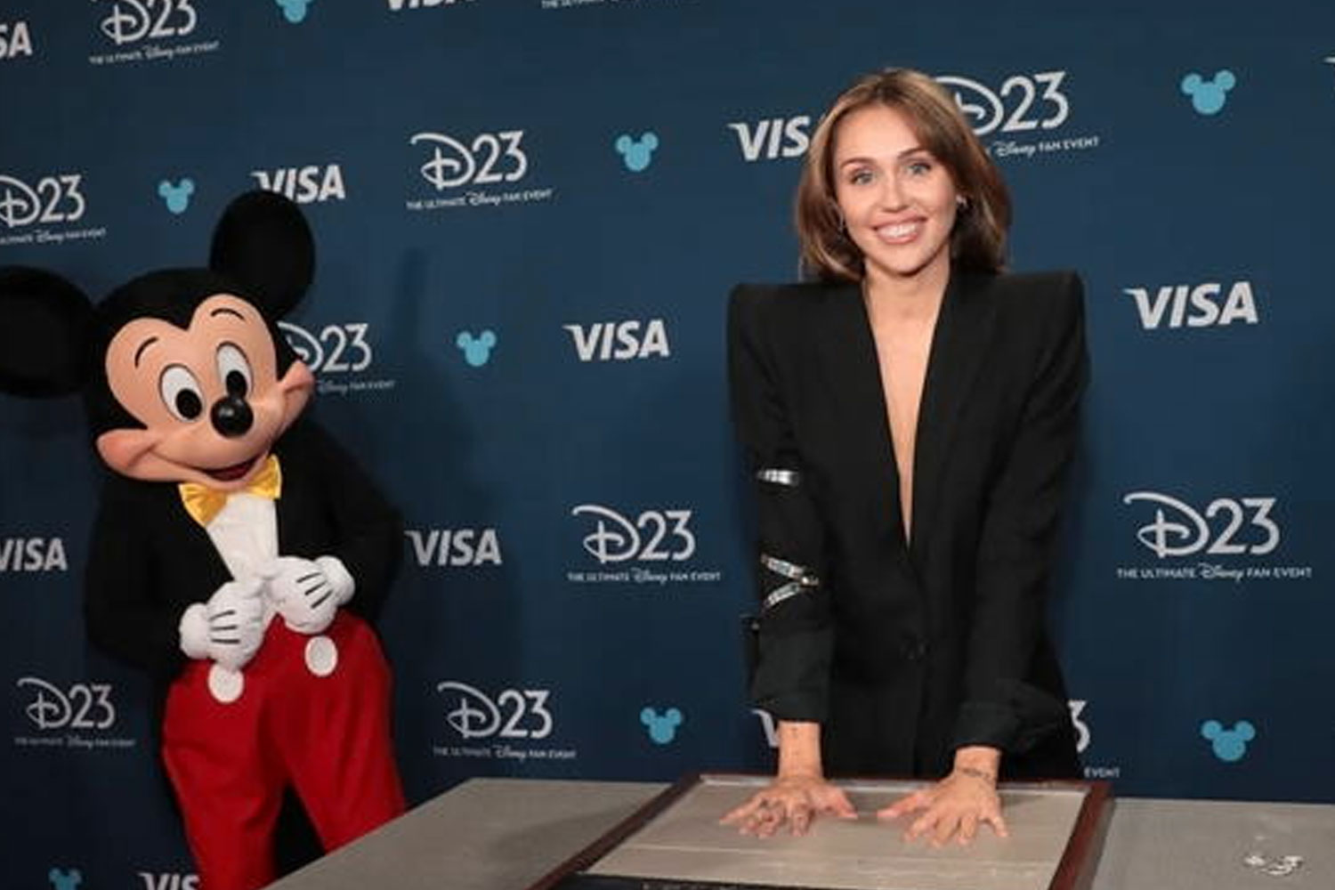 Foto: Miley Cyrus recibe el premio de Leyenda Disney /Cortesía