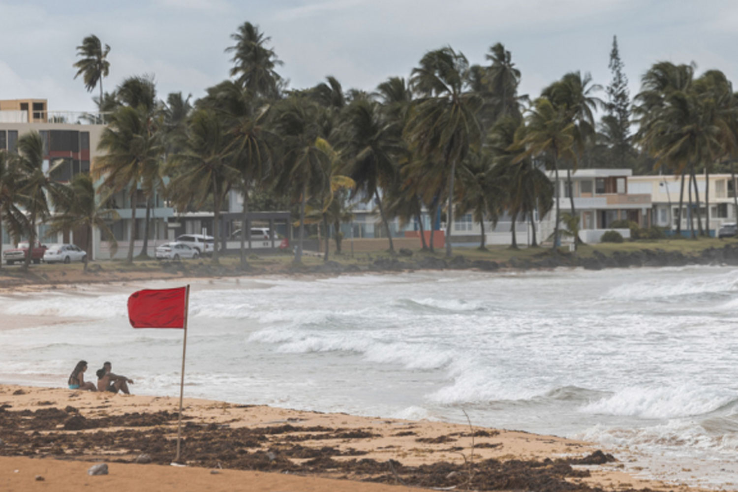 Foto: Ernesto se convierte en huracán al norte de Puerto Rico /Cortesía