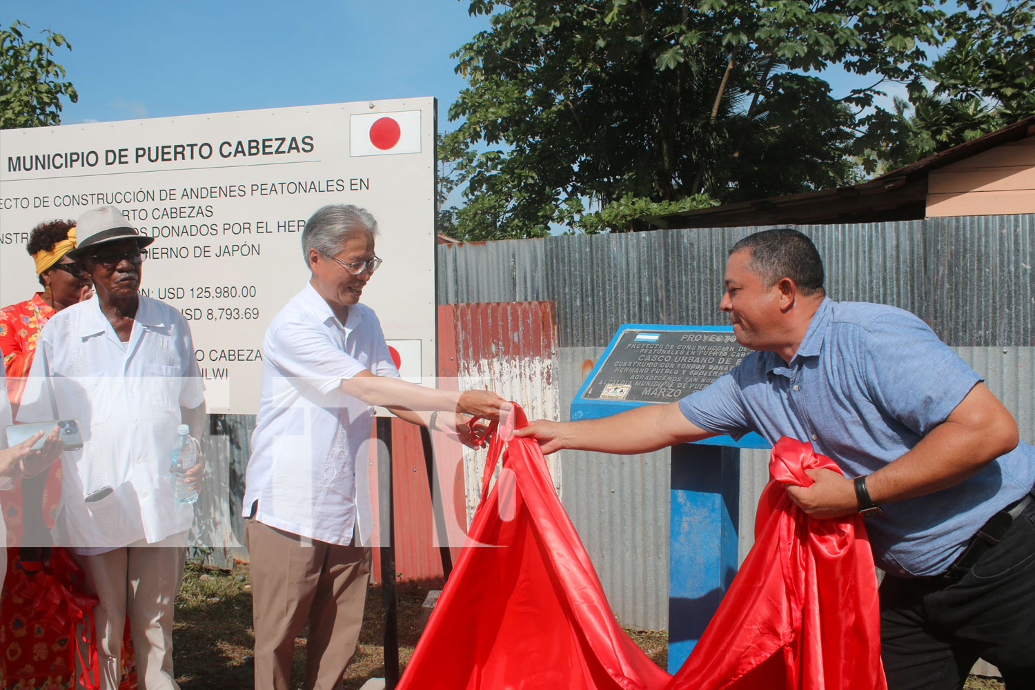 Foto: Inauguración del Proyecto de Construcción de Andenes Peatonales en Puerto Cabezas/ TN8