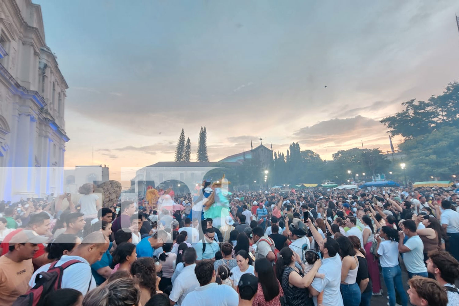 Foto: León se desborda con el tradicional grito de ¿Quién Causa Tanta Alegría?/ TN8