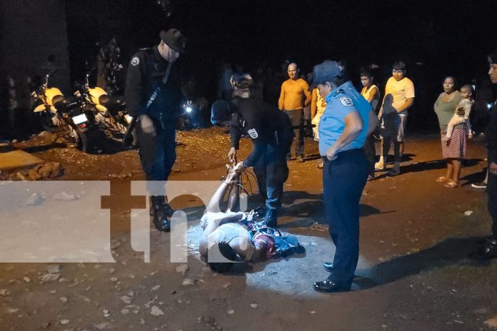 Foto: Joven intenta robar gasolina de una motocicleta y es capturado infraganti en Juigalpa