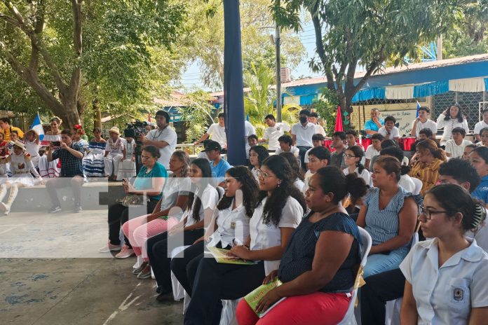 Foto: Inauguran Fiestas Patrias en el Colegio República de Cuba con un emotivo acto cultural