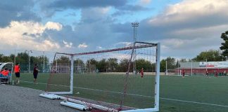 Foto: Encapuchado mata a un nuño en un campo de fútbol en España/Cortesía