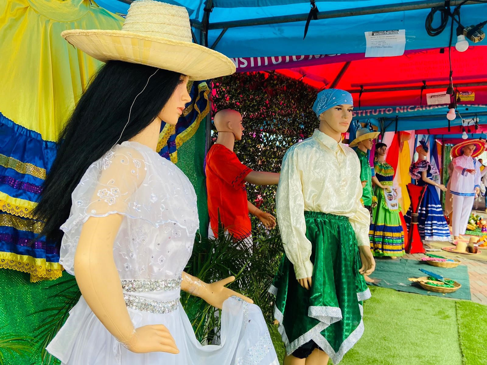 Foto: Ocho municipios exhiben vestimenta tradicional en el Festival de la Cotona en Nicaragua