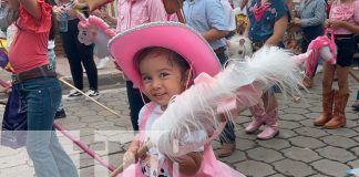 Foto: Multitudinario desfile tradicional a caballito de palo, fue un éxito total en Juigalpa/TN8