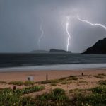 Foto: Tres personas resultaron heridas luego que un rayo les alcanzara cerca de una playa en Italia/Cortesía