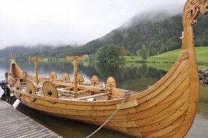 Foto: Mujer muere en naufragio de réplica de un barco vikingo en Noruega