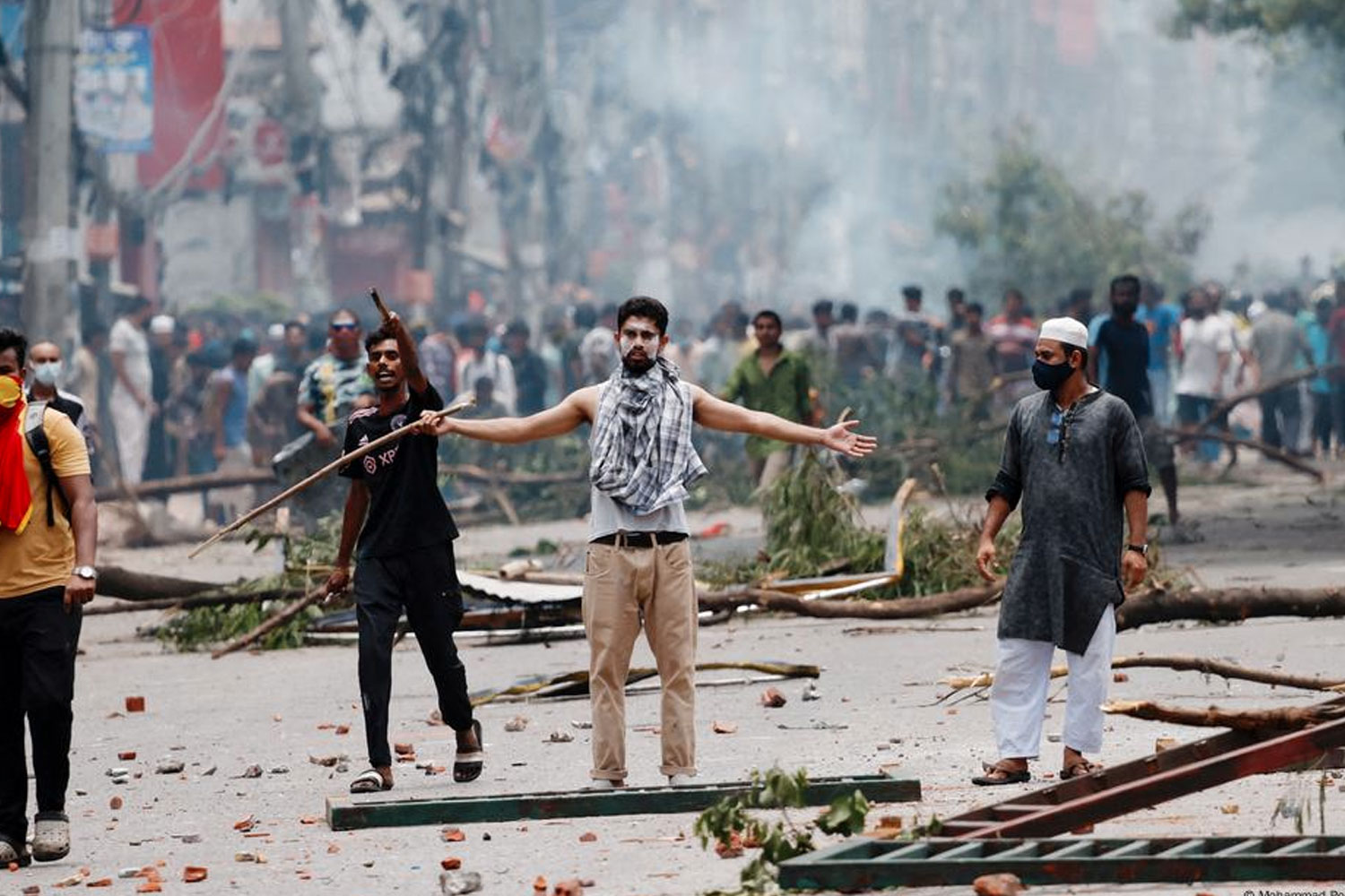 Foto: Manifestantes irrumpen en el edificio del Parlamento de Bangladés /Cortesía