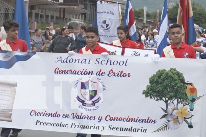 Foto: Cientos de estudiantes de la ciudad de Estelí deslumbran en desfile patrio/TN8