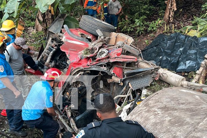 Foto: Trágico accidente en Chontales: Camión mezclador de concreto se desploma en abismo/TN8