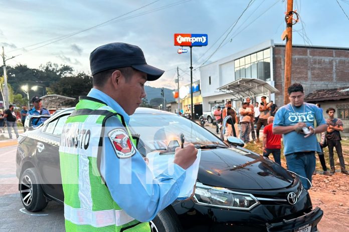 Foto: Tres heridos en choque entre motocicleta y taxi en Jalapa/TN8