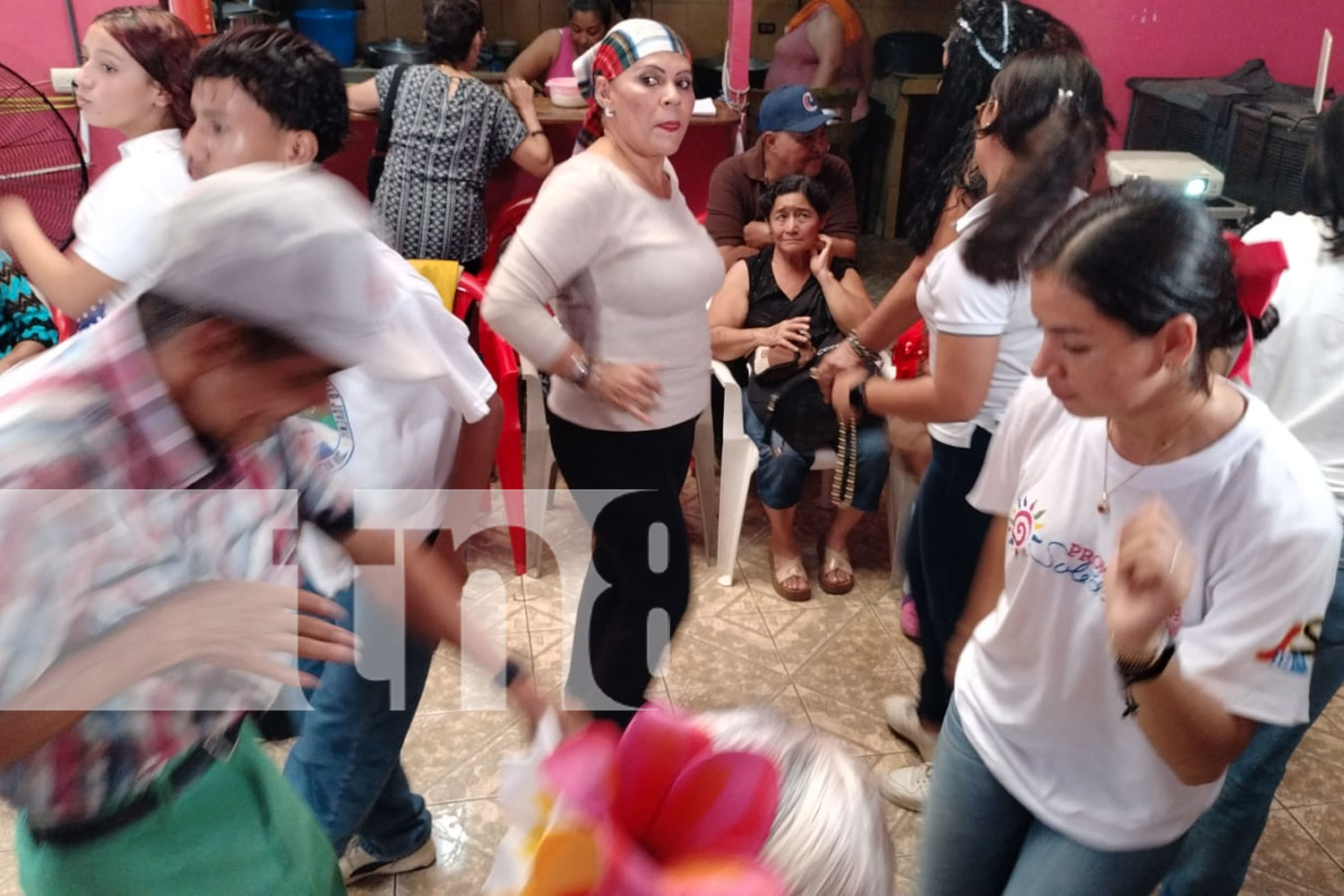 Foto: Jóvenes y abuelos se lanzan ¨ al ruedo, celebrando a los pueblos indígenas /TN8